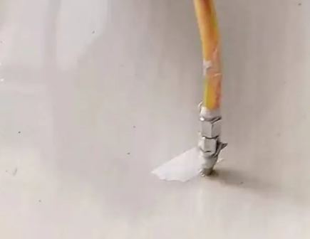 上蔡瓷砖空鼓维修公司专业解答在瓷砖铺贴过程中，如果使用的砂料过粗（如全部使用了粗砂），可能会导致以下问题