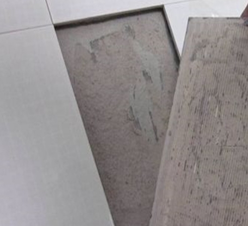 上蔡瓷砖空鼓维修公司分享瓷砖铺贴时如果打浆（即涂抹在瓷砖背面和基层上的砂浆或瓷砖胶）过少，会带来以下问题